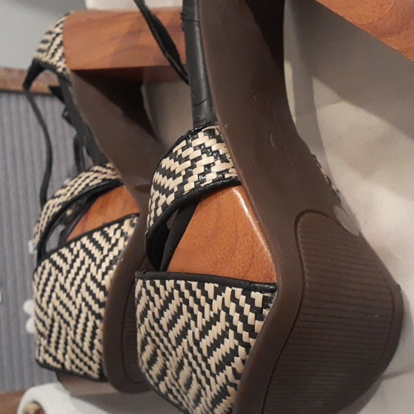 JESSICA SIMPSON HEELS - Picture 7 of 8